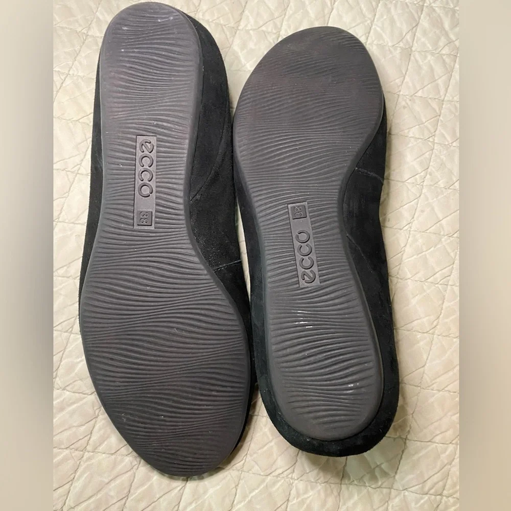 ECCO black flats, size 38 (7.5 US). Suede with leather. Quality and comfort.